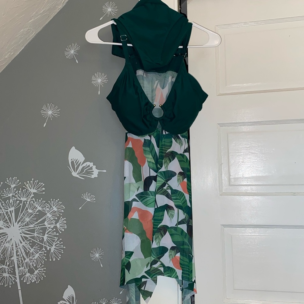 Beautiful woman’s XL 2 piece bathing suit